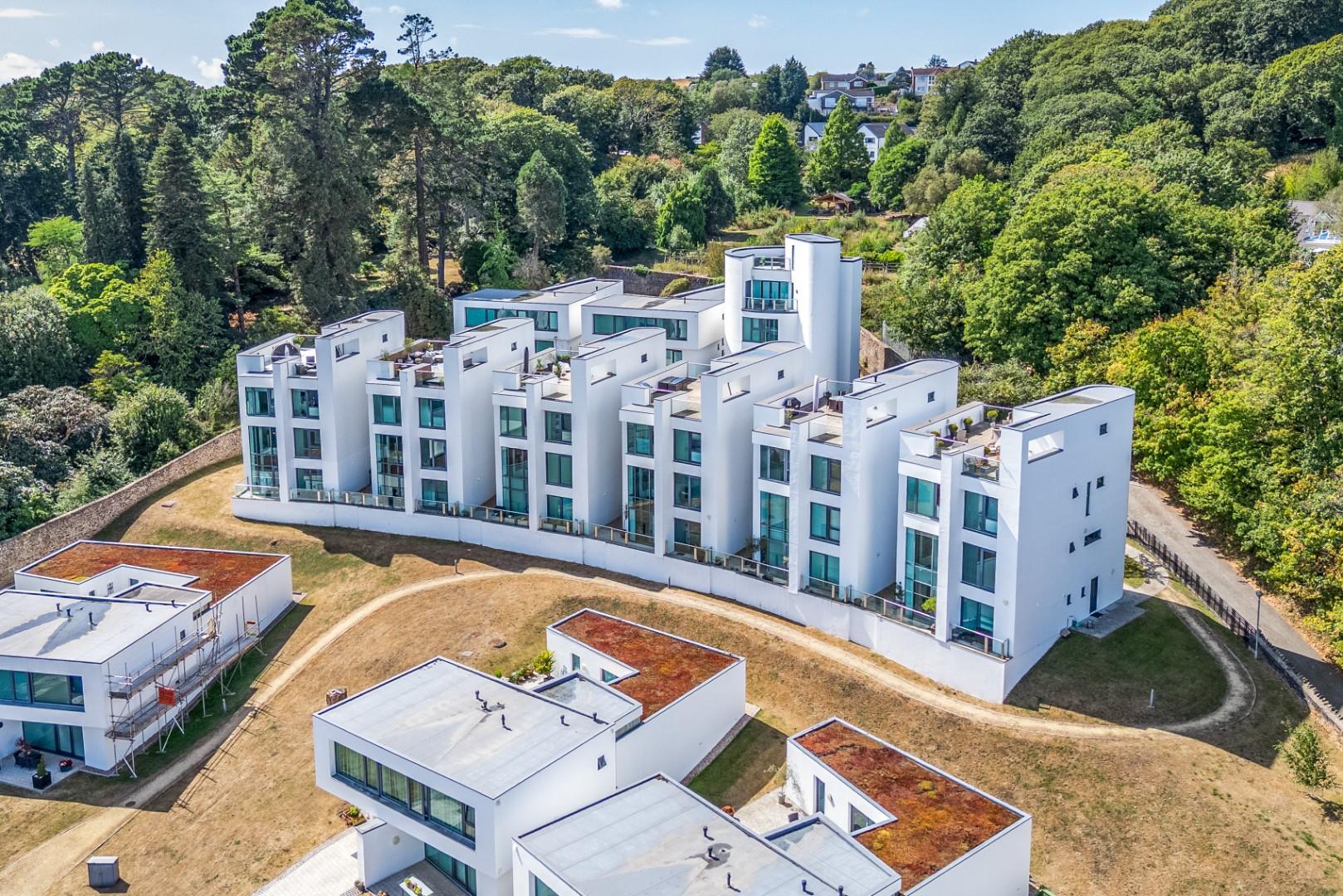 Upper Castle View, Blackpill, Swansea, SA3 5BY